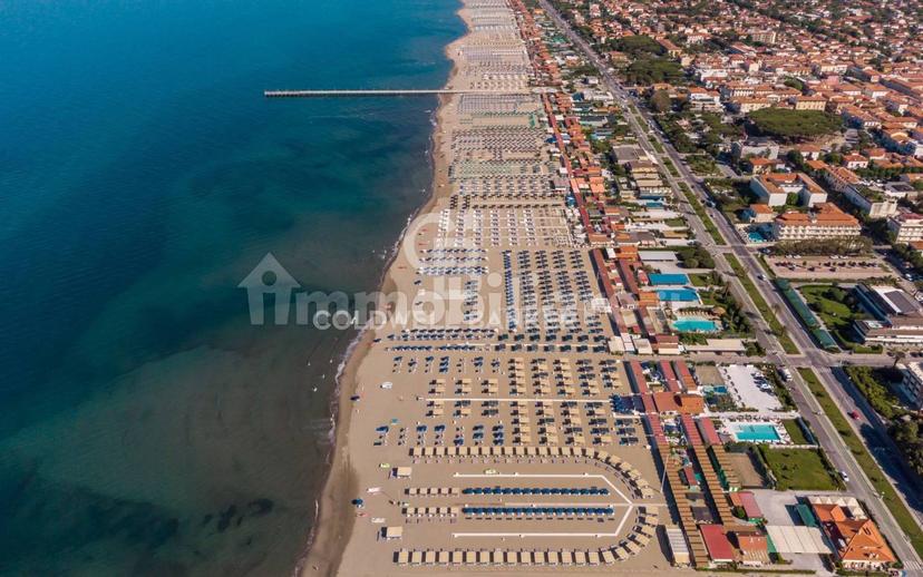 Villa unifamiliare via Duca D'Aosta, Centro, Forte dei Marmi — foto 4 di 30
