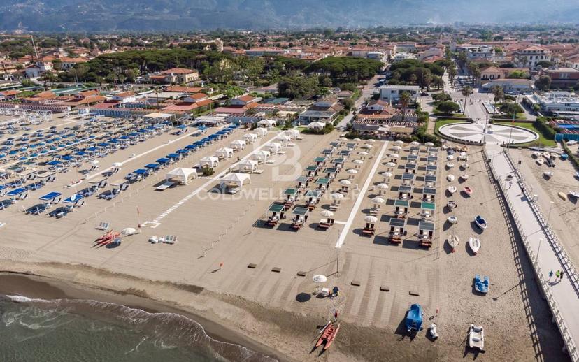 Villa unifamiliare via Duca D'Aosta, Centro, Forte dei Marmi — foto 8 di 30
