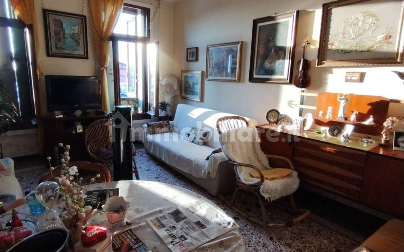 Quadrilocale Calle Stretta Bersaglio 573, Centro Storico, Chioggia — foto 5 di 8