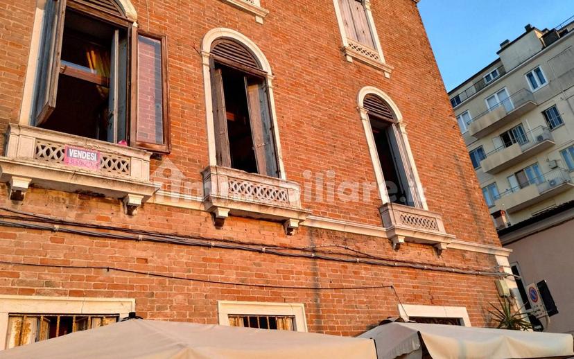 Quadrilocale Calle Stretta Bersaglio 573, Centro Storico, Chioggia — foto 3 di 8