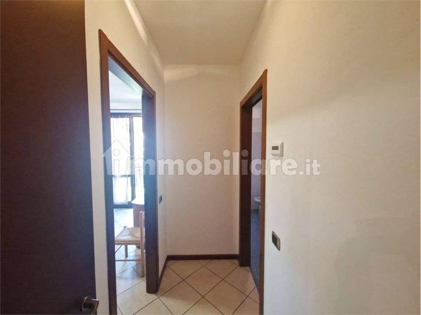 Bilocale via Leopardi, Centro, Gavirate — foto 4 di 29