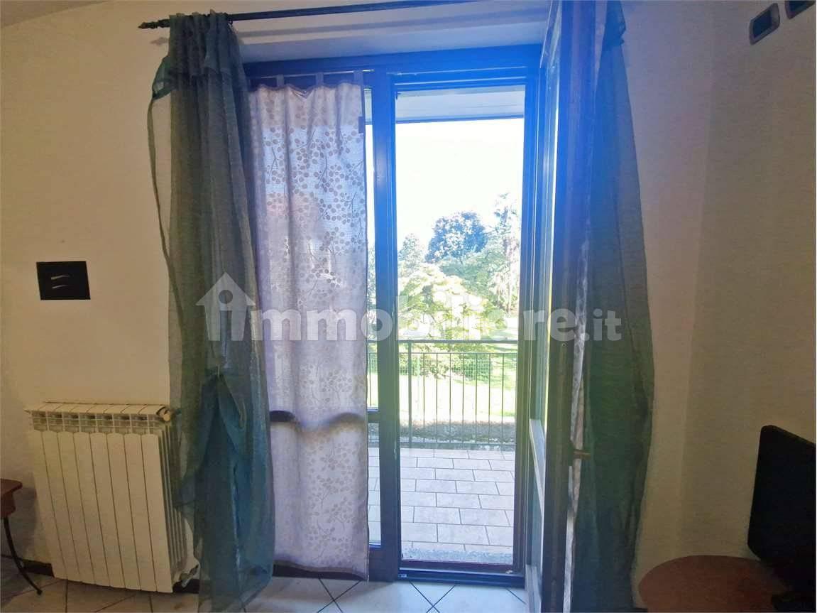 Bilocale via Leopardi, Centro, Gavirate