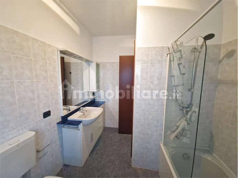Bilocale via Leopardi, Centro, Gavirate — foto 26 di 29