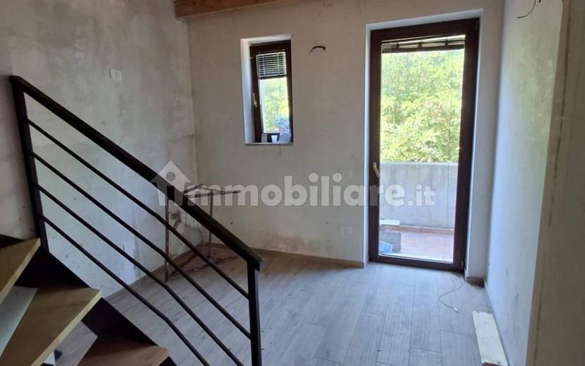 Bilocale ottimo stato, su più livelli, Dugenta — foto 12 di 12