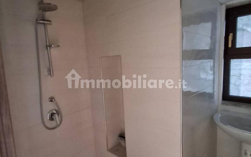 Bilocale ottimo stato, su più livelli, Dugenta — foto 3 di 12