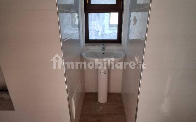 Bilocale ottimo stato, su più livelli, Dugenta — foto 11 di 12