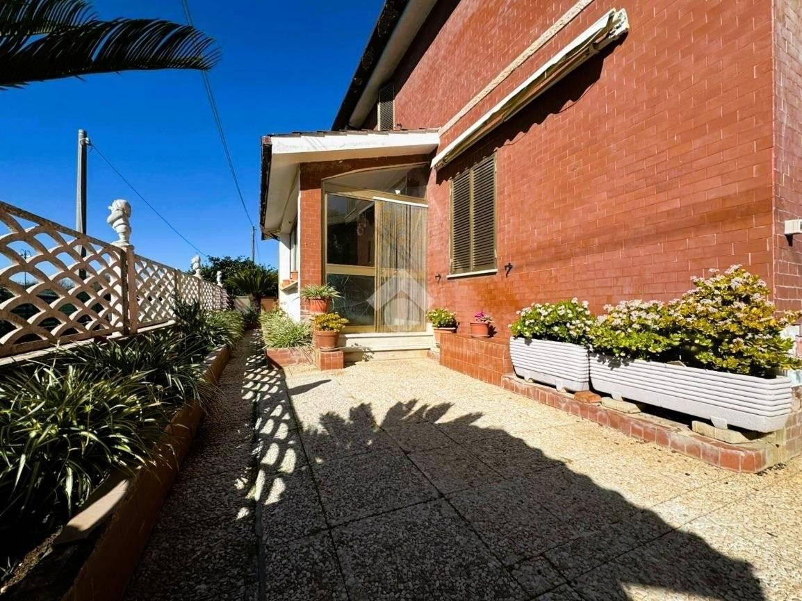 Villa bifamiliare via Archimede 8, Centro, Cisterna di Latina