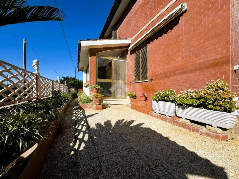 Villa bifamiliare via Archimede 8, Centro, Cisterna di Latina
