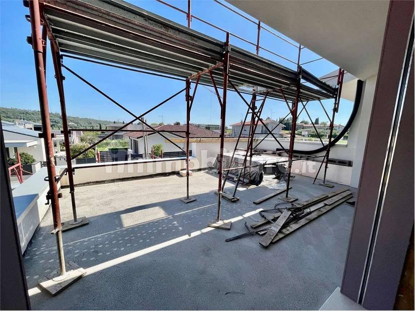 Trilocale nuovo, primo piano, Castelnuovo del Garda — foto 3 di 9