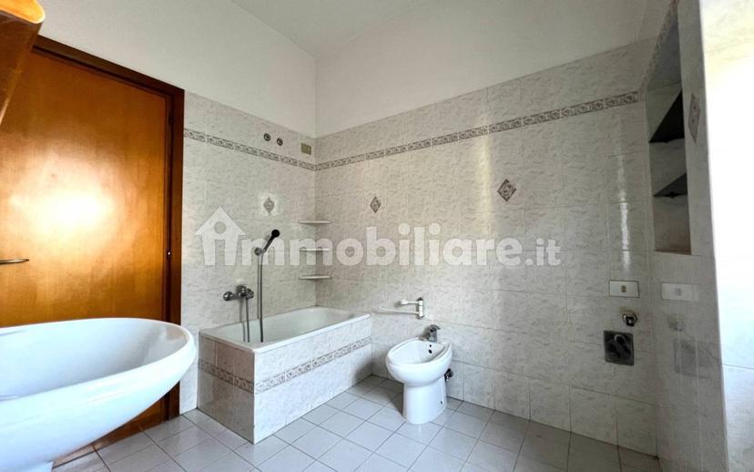 Quadrilocale via Messina, Semicentro, Aprilia — foto 27 di 32