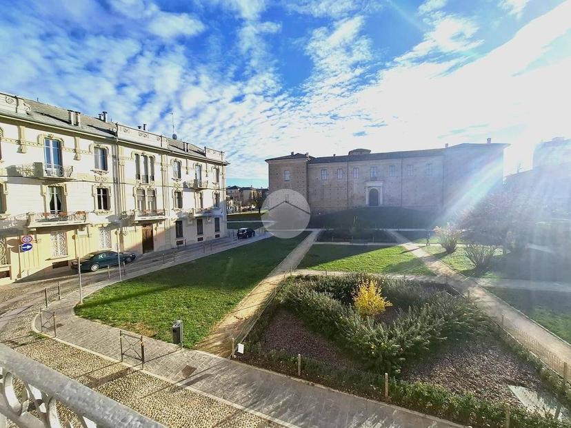 Quadrilocale via piazza castello 1, Centro Storico, Voghera — foto 3 di 22