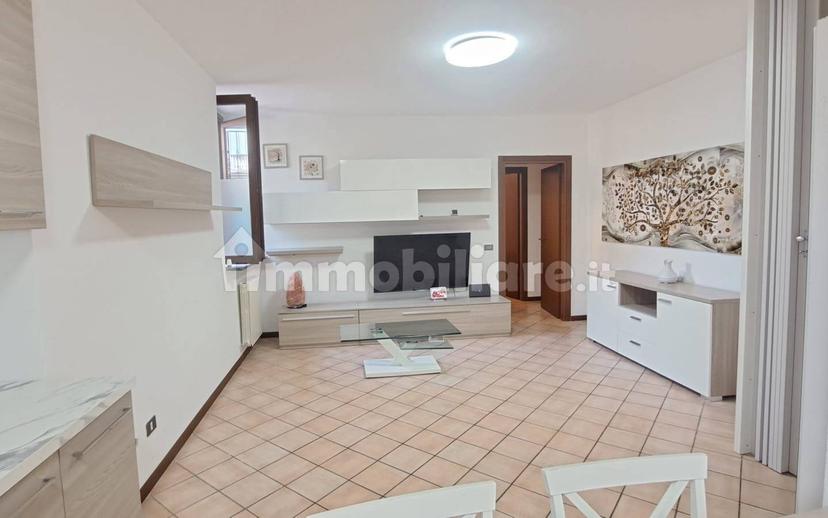 Bilocale via Francesco Daverio 22, Casbeno, Varese — foto 2 di 16