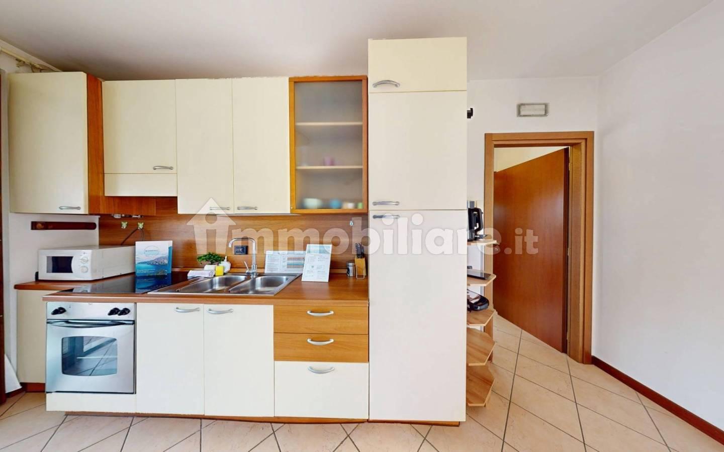 Bilocale via Prezzolaro 24b, Solarolo, Manerba del Garda