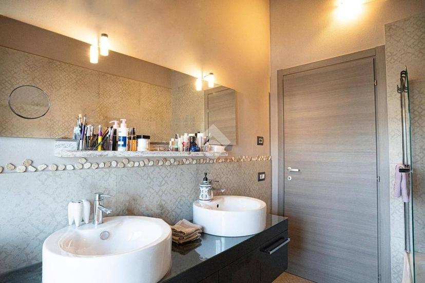 Villa bifamiliare via Trento, Centro, Scandiano — foto 7 di 15