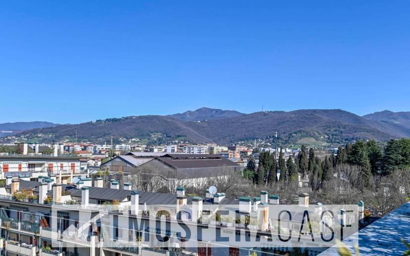 Attico via Carlo Serassi 13/D, Borgo Palazzo, Bergamo — foto 4 di 36