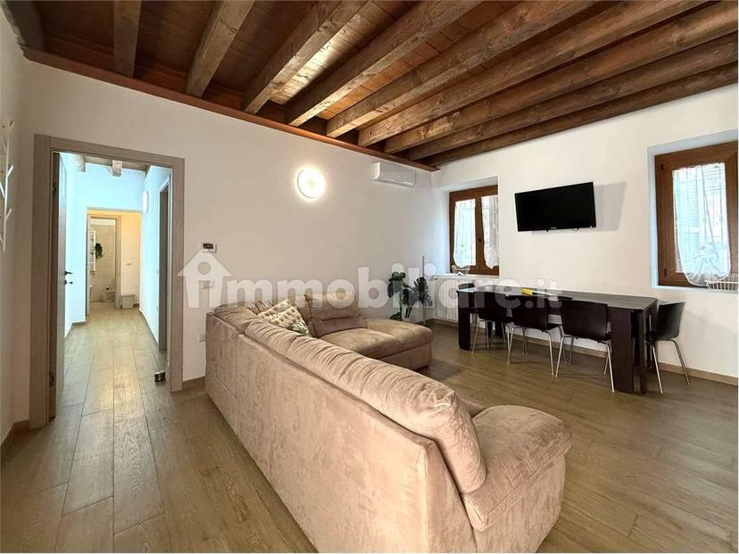 Trilocale via Antonio Gramsci, 3, Centro, Padenghe sul Garda — foto 3 di 18