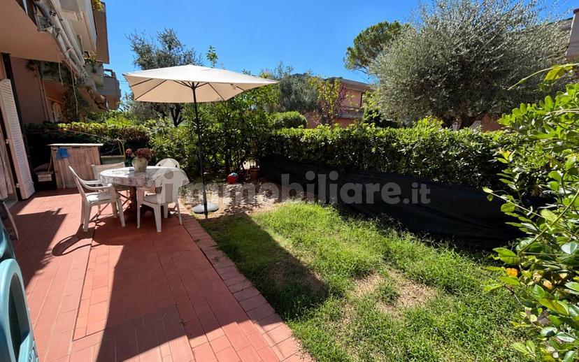 Trilocale via Vittorio Veneto, Marina di Massa Centro, Massa — foto 8 di 12