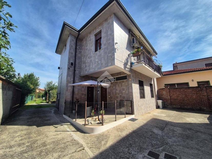 Terratetto unifamiliare piazza Sant'Ambrogio 7, Roncello — foto 3 di 41