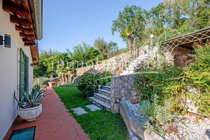 Villa unifamiliare via CORRUBBIO Piano T-1, Centro, Torri del Benaco — foto 3 di 57