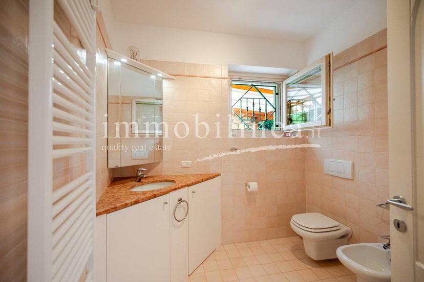 Villa unifamiliare via CORRUBBIO Piano T-1, Centro, Torri del Benaco — foto 25 di 57
