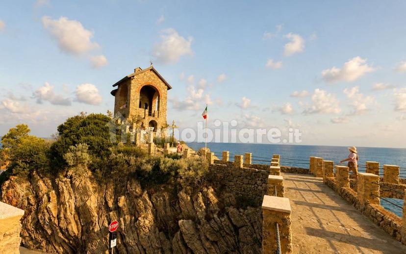 Trilocale Passeggiata Luigi Cadorna 116, Passeggiata Cadorna, Porto, Alassio — foto 6 di 14