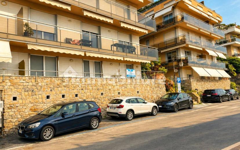 Trilocale Passeggiata Luigi Cadorna 116, Passeggiata Cadorna, Porto, Alassio — foto 9 di 14