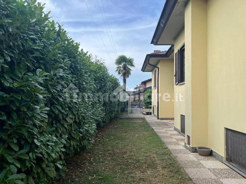 Villa unifamiliare via Treviglio, Treviglio — foto 3 di 11