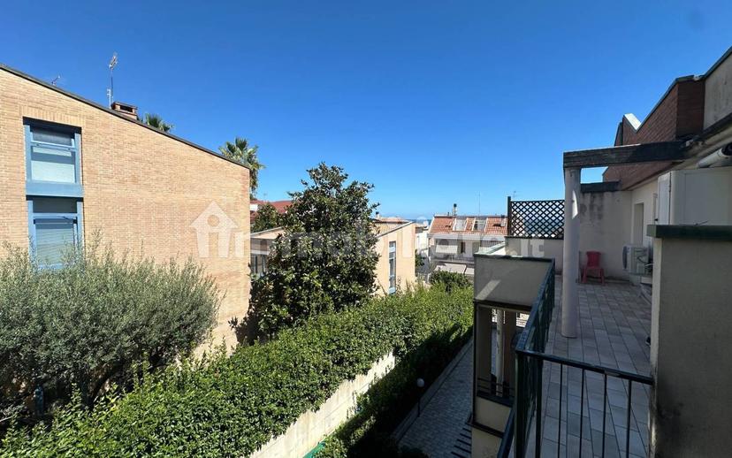 Appartamento via Riccardo Zandonai 36, Centro, Grottammare — foto 12 di 25