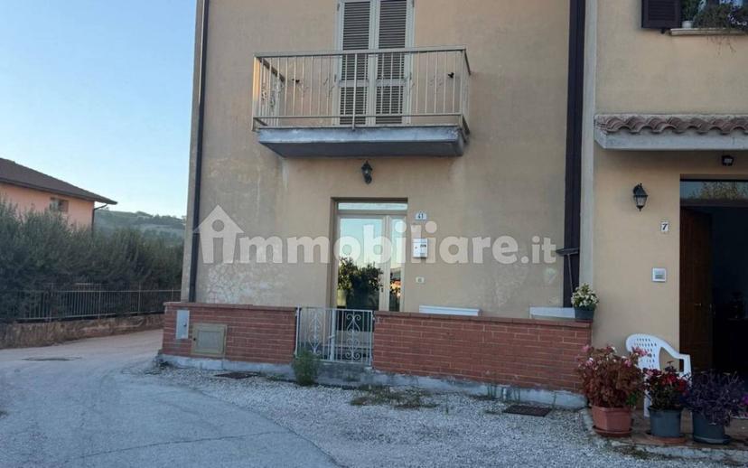 Terratetto unifamiliare San Lorenzo, Gualdo Tadino — foto 4 di 10