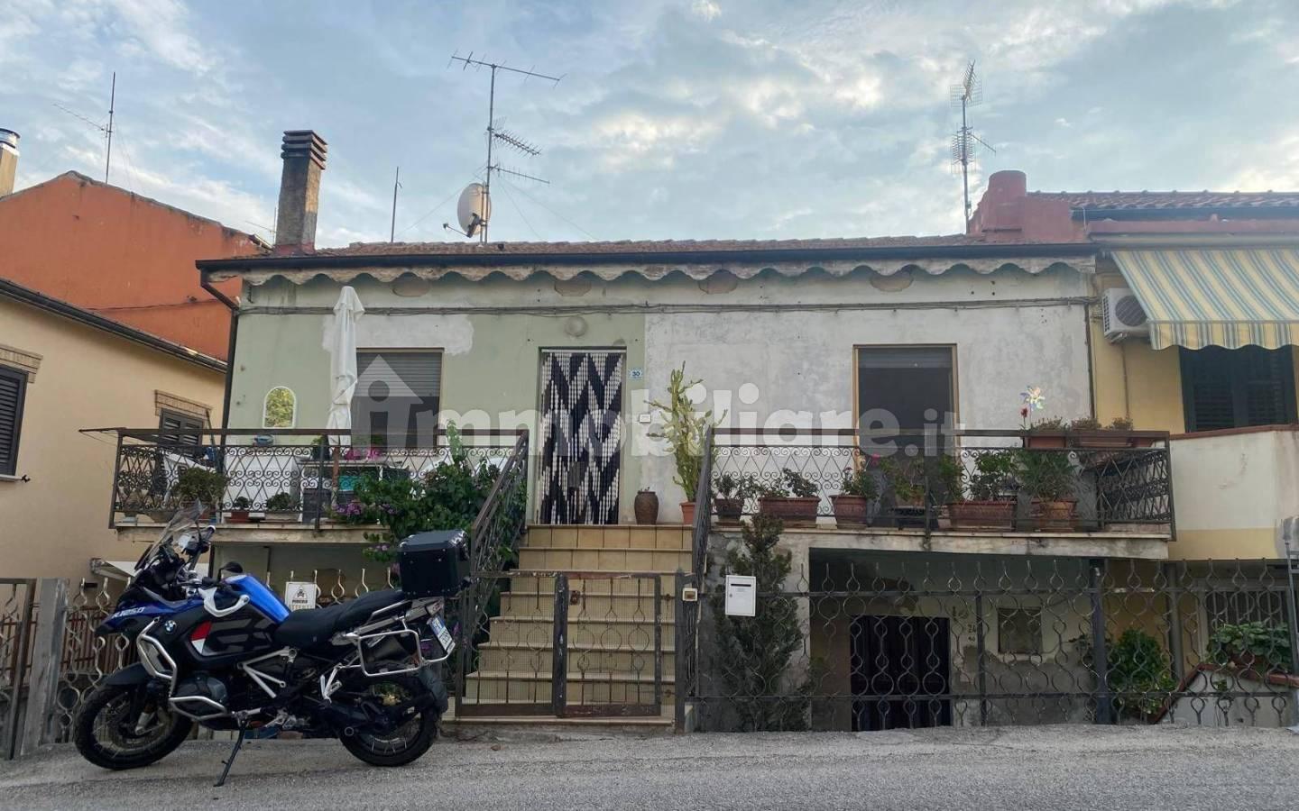 Terratetto unifamiliare Casoli Di Atri-via Borgonuovo 30, Casoli, Atri