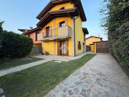 Villa a schiera via Mussi, Quintano