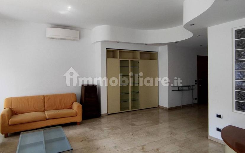 Trilocale via Cesare Miola, Saronno — foto 16 di 51