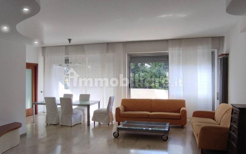 Trilocale via Cesare Miola, Saronno — foto 36 di 51