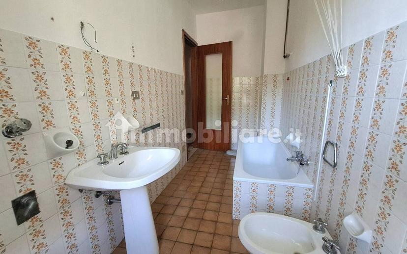 Trilocale viale Cesare Battisti 97, Centro, Varallo — foto 17 di 21