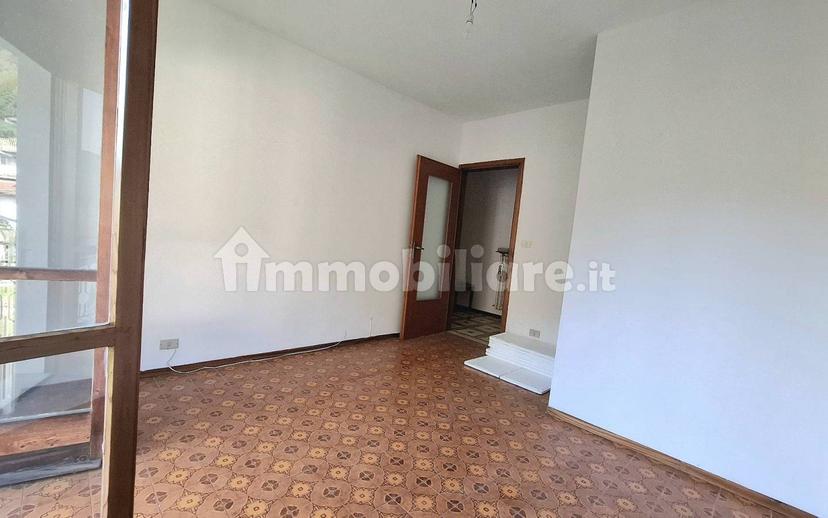 Trilocale viale Cesare Battisti 97, Centro, Varallo — foto 5 di 21