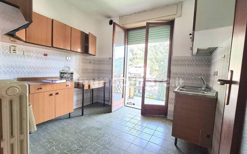 Trilocale viale Cesare Battisti 97, Centro, Varallo — foto 2 di 21