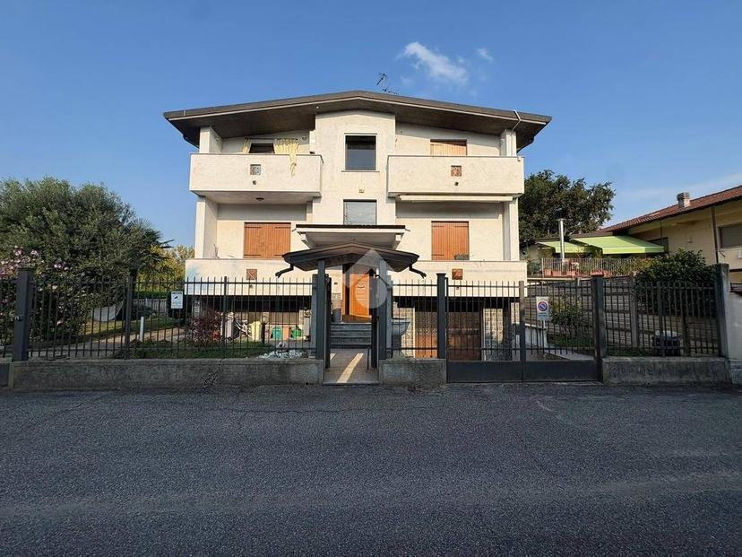 Villa bifamiliare via Generale Govone 3, Corso Torino, Vigevano — foto 4 di 24