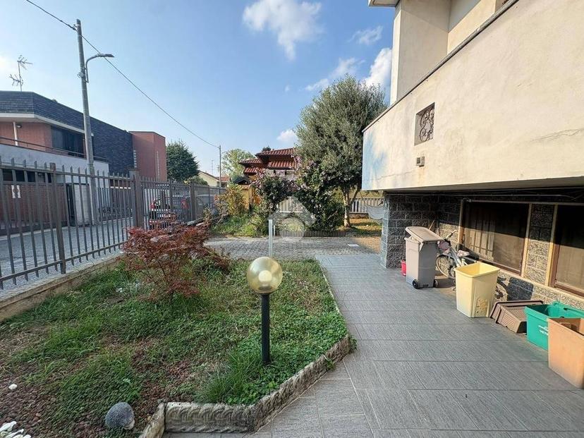 Villa bifamiliare via Generale Govone 3, Corso Torino, Vigevano — foto 5 di 24