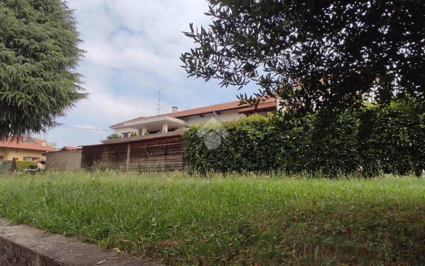 Trilocale via Monte Grappa 10, Centro, Lonate Pozzolo — foto 2 di 4
