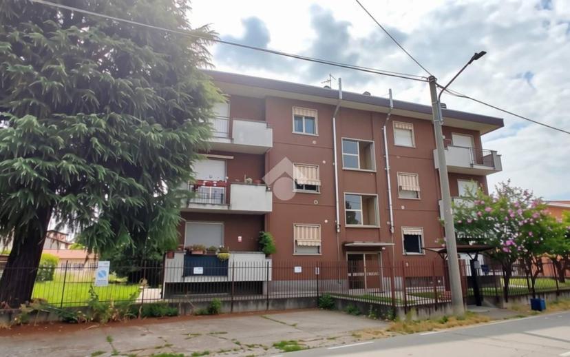 Trilocale via Monte Grappa 10, Centro, Lonate Pozzolo — foto 3 di 4
