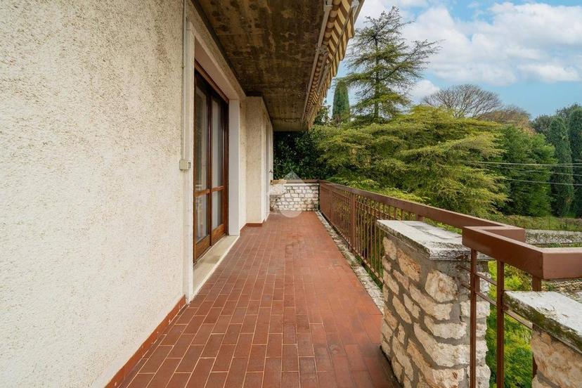 Villa bifamiliare Porz. Bifamiliare via Castel Montorio 31, Montorio, Verona — foto 7 di 40