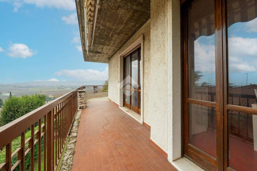 Villa bifamiliare Porz. Bifamiliare via Castel Montorio 31, Montorio, Verona — foto 4 di 40
