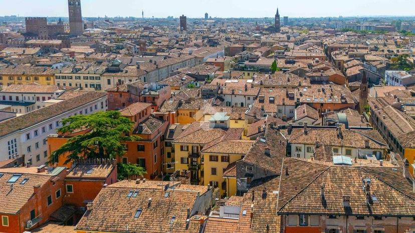 Monolocale via Ponte Pietra 5, Centro Storico, Verona — foto 3 di 10
