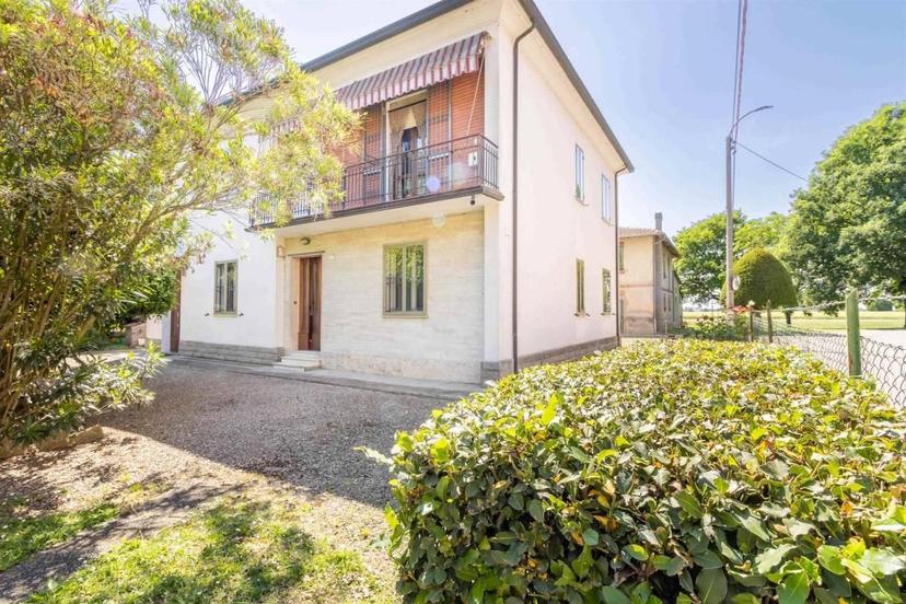Villa bifamiliare in Via Stivinina 3 3, Imola