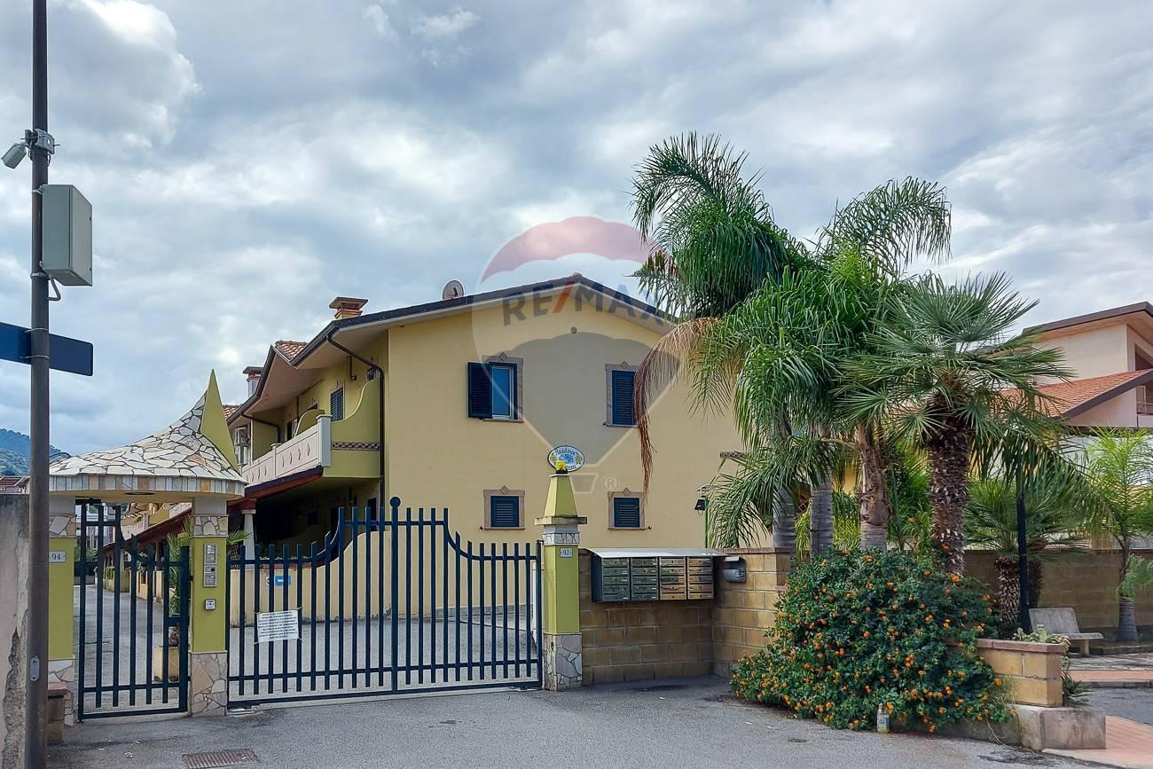 Trilocale in Via Gaspare Amodeo 94, Oliveri