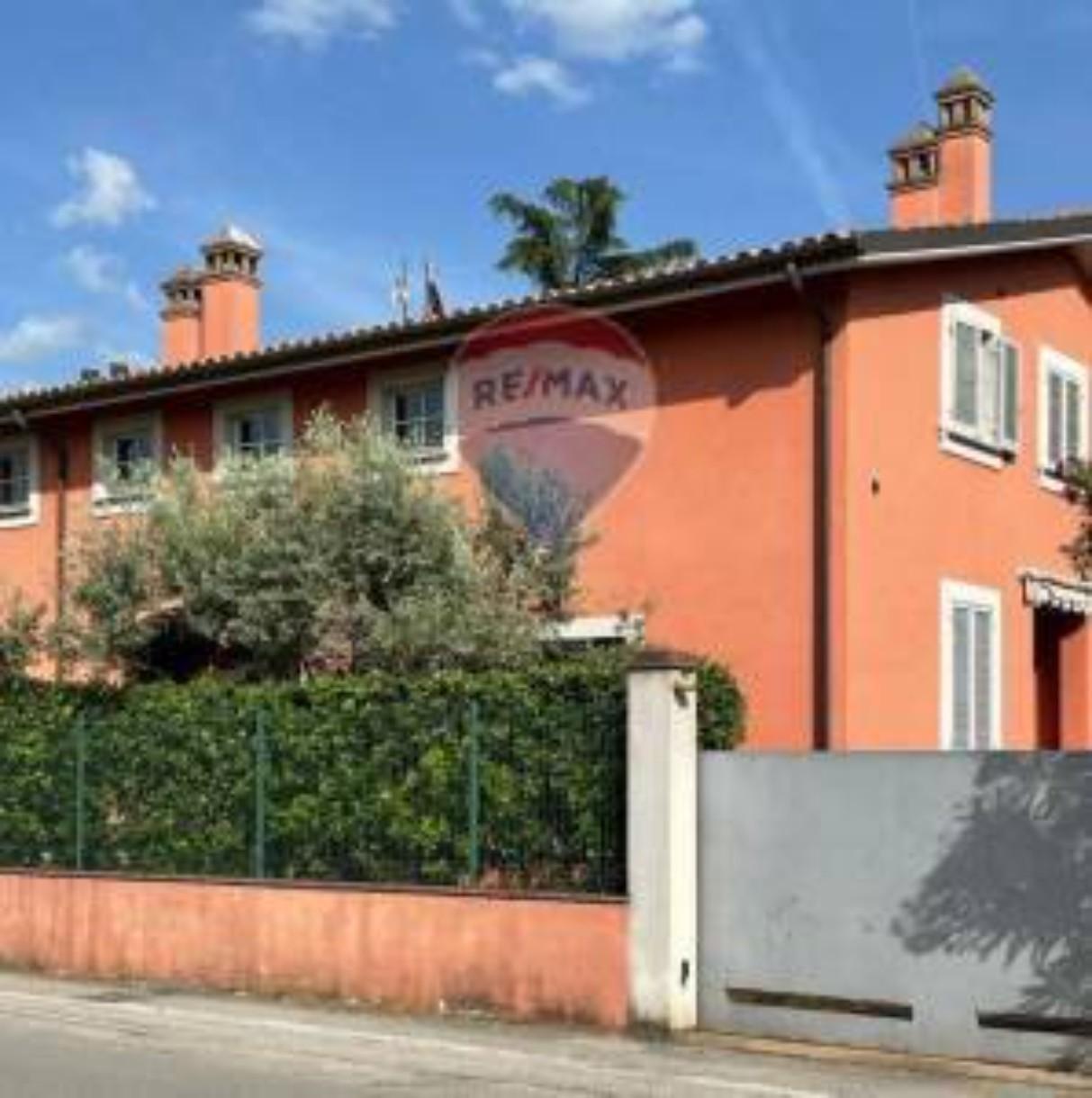 Casa indipendente in Via Monti Martani 15, Foligno
