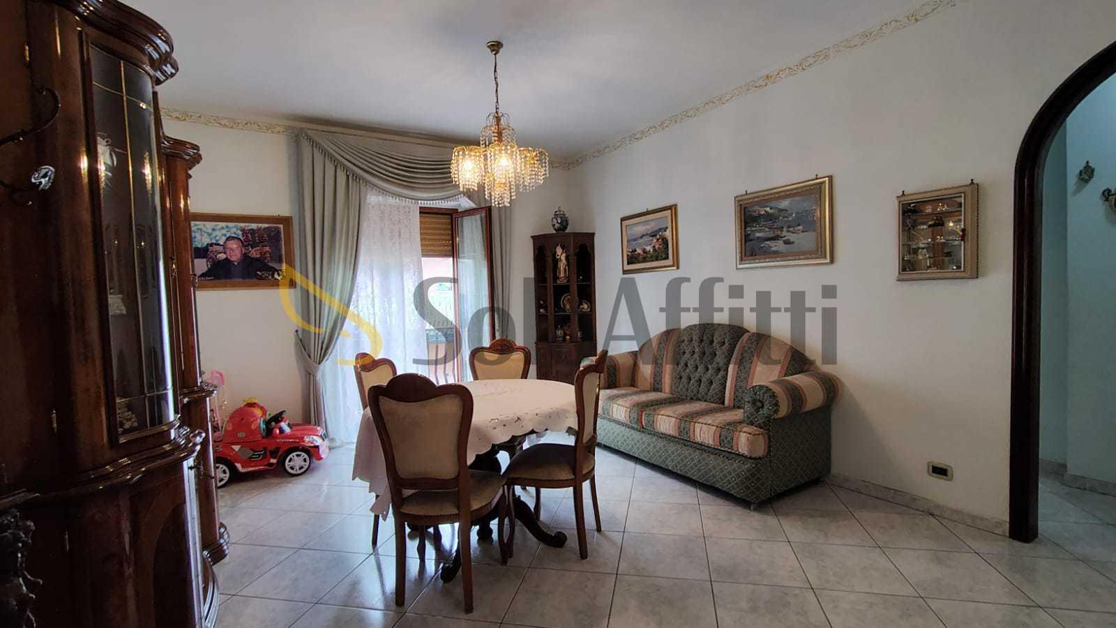 Trilocale, Aci Catena