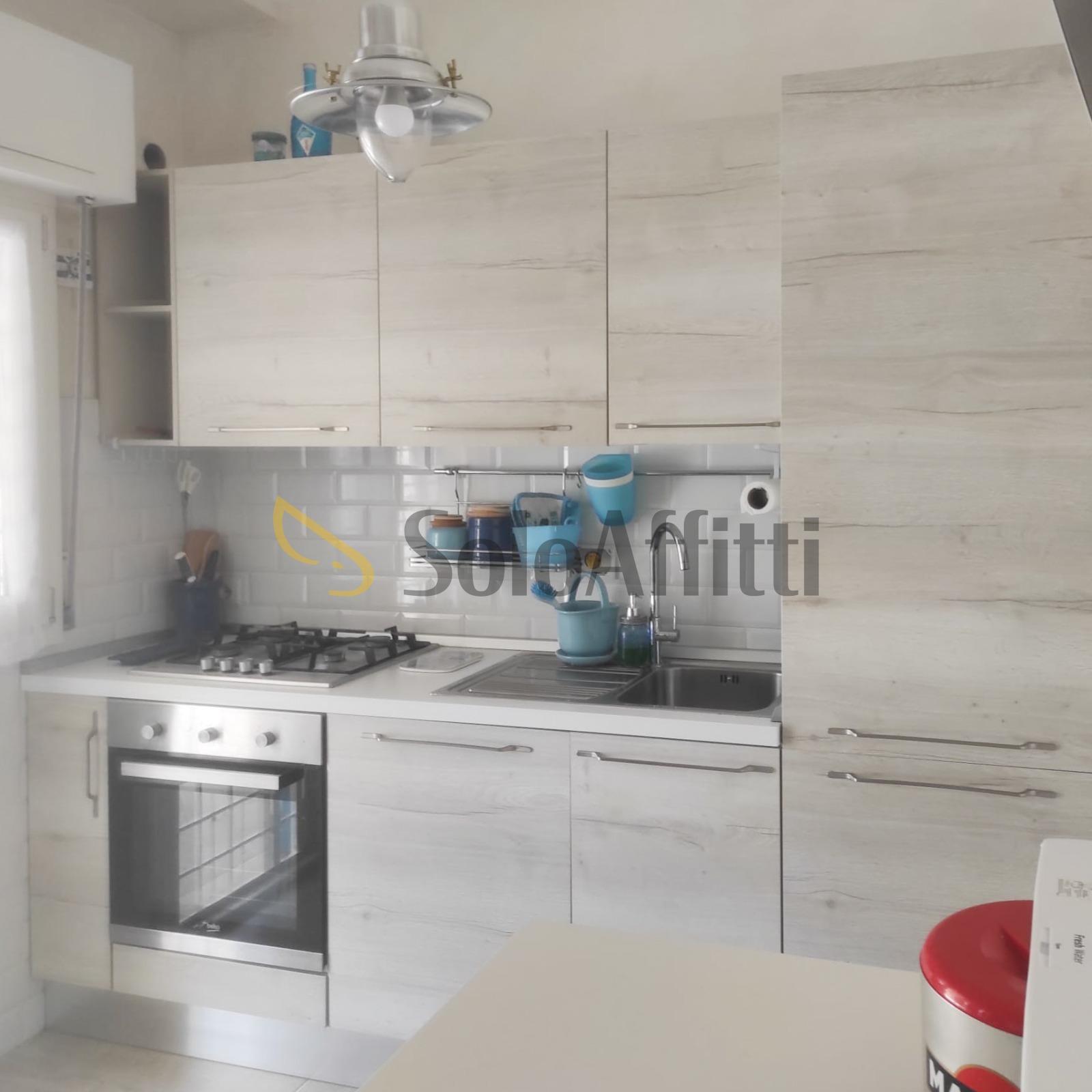 Trilocale in Via Portici 9, Pomezia