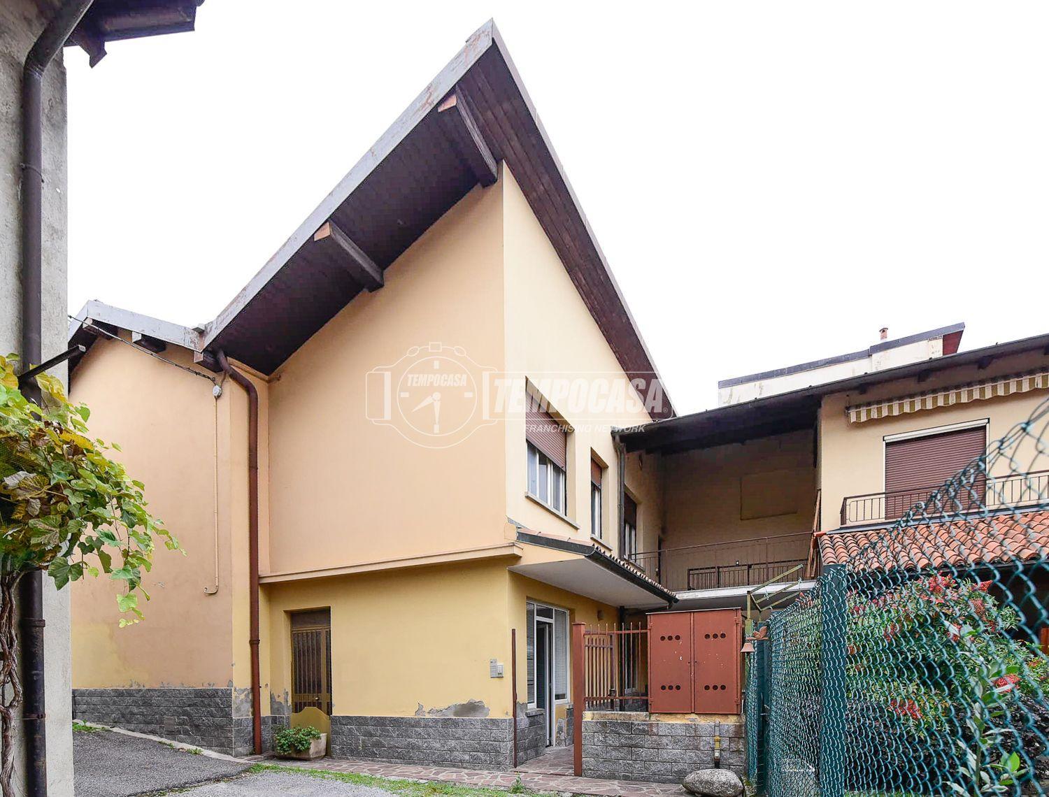 Villa a schiera in Via Armando Diaz, Erba