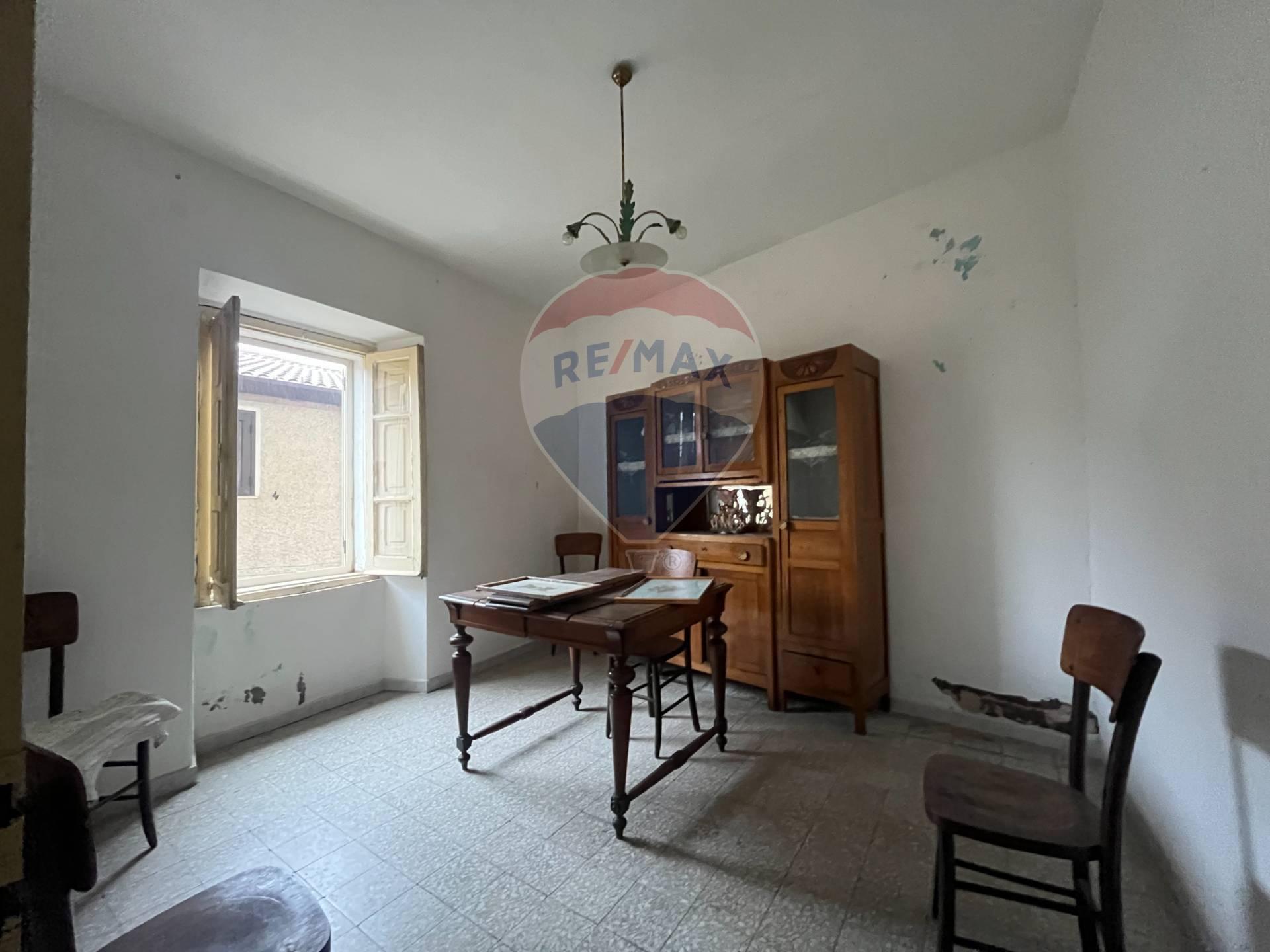Casa indipendente in Via XX Settembre 37, Tonara
